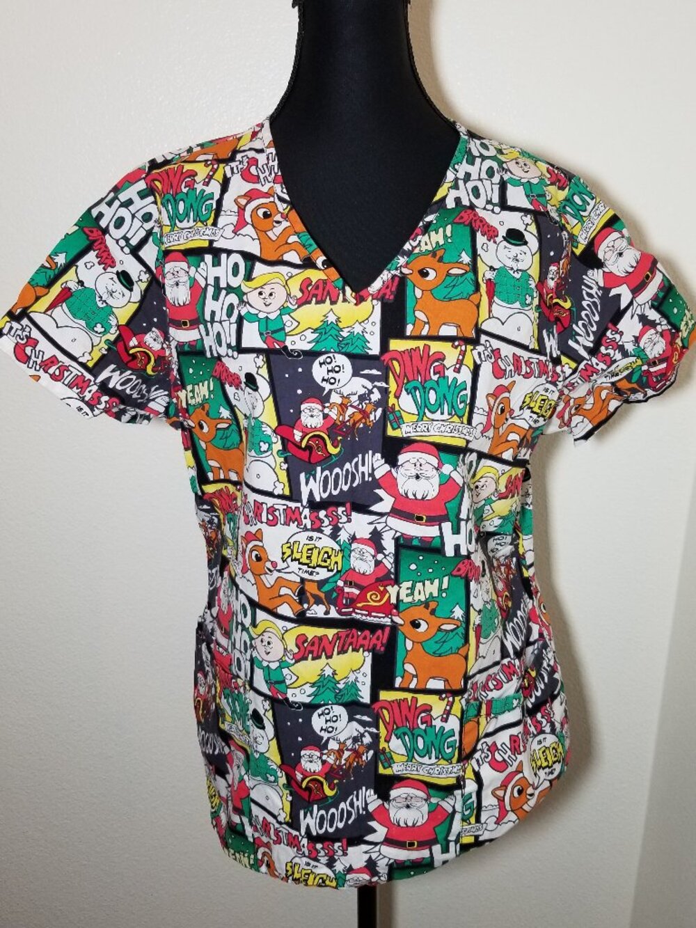 Rudolph The Red Nosed Reindeer Womens‎ Medium Scrub Top Christmas Nurse Hospital